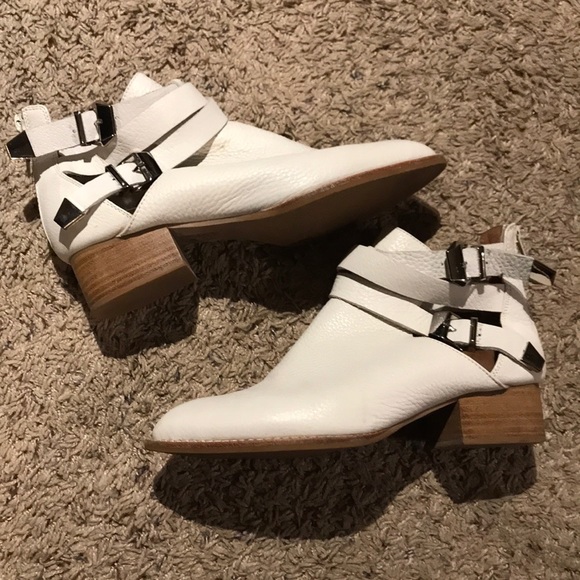 Jeffrey Campbell Shoes - Jeffrey Campbell white boots EUC